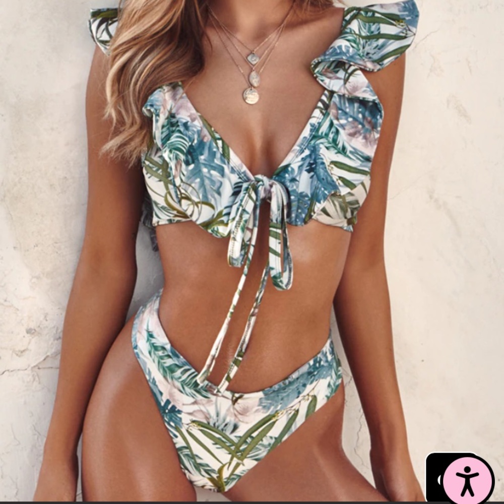 NWOT | Prettylittlething | Ruffle Sleeve Swimsuit